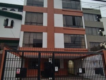 Vendo Lindo Departamento En Av Caminos Del Inca. Cerca al Parque de la Amistad