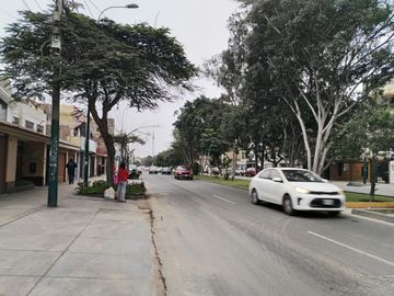 Vendo Lindo Departamento En Av Caminos Del Inca. Cerca al Parque de la Amistad