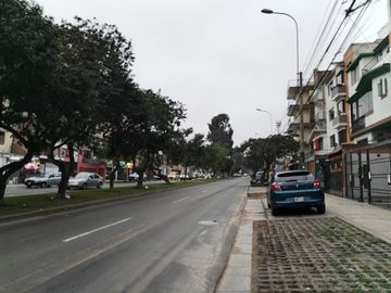 Vendo Lindo Departamento En Av Caminos Del Inca. Cerca al Parque de la Amistad