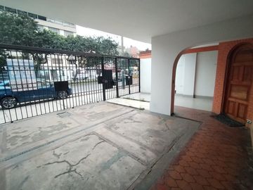 Vendo Lindo Departamento En Av Caminos Del Inca. Cerca al Parque de la Amistad