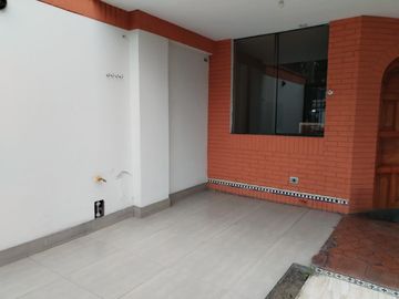 Vendo Lindo Departamento En Av Caminos Del Inca. Cerca al Parque de la Amistad