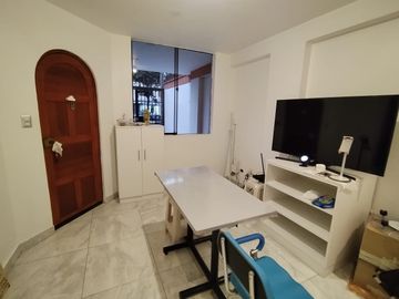 Vendo Lindo Departamento En Av Caminos Del Inca. Cerca al Parque de la Amistad