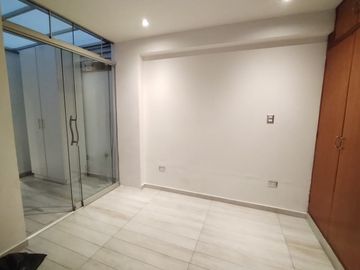 Vendo Lindo Departamento En Av Caminos Del Inca. Cerca al Parque de la Amistad