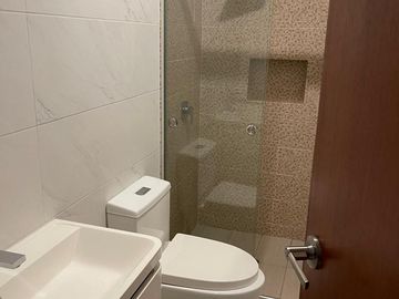 Vendo Lindo Departamento En Av Caminos Del Inca. Cerca al Parque de la Amistad