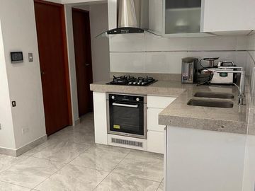 Vendo Lindo Departamento En Av Caminos Del Inca. Cerca al Parque de la Amistad
