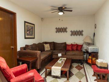EN VENTA CASA DE UN PISO A PIE DE CALLE COL. PRADOS AGUA AZUL