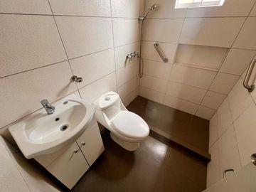 VENTA  CASA CHALET EN LA MOLINA - ¡BUENA UBICACIÓN Y COMODIDAD!