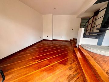 VENTA  CASA CHALET EN LA MOLINA - ¡BUENA UBICACIÓN Y COMODIDAD!