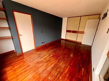 VENTA  CASA CHALET EN LA MOLINA - ¡BUENA UBICACIÓN Y COMODIDAD!