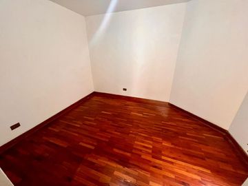 VENTA  CASA CHALET EN LA MOLINA - ¡BUENA UBICACIÓN Y COMODIDAD!