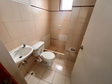VENTA  CASA CHALET EN LA MOLINA - ¡BUENA UBICACIÓN Y COMODIDAD!