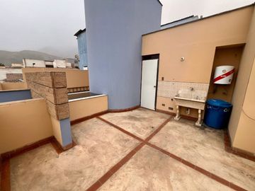 VENTA  CASA CHALET EN LA MOLINA - ¡BUENA UBICACIÓN Y COMODIDAD!