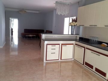 Sale or for Rent 6 bedrooms Lakeside Village Villa 2