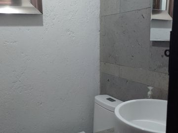 casa en venta en la Recta a Cholula cerca a la UDLA en condominio con  área verde .