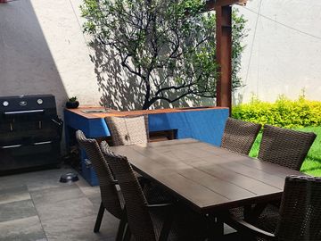 casa en venta en la Recta a Cholula cerca a la UDLA en condominio con  área verde .