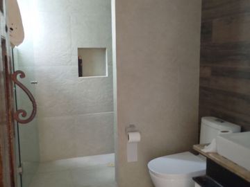 casa en venta en la Recta a Cholula cerca a la UDLA en condominio con  área verde .
