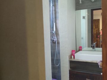 casa en venta en la Recta a Cholula cerca a la UDLA en condominio con  área verde .