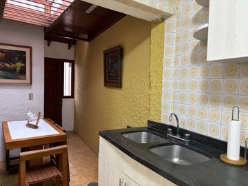 Alquilo casa en esquina, vivienda u oficina, San Borja