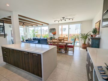 Casa Moderna en Ensenada con Impresionantes Vistas al Océano, a Solo Minutos de la Playa Arenosa