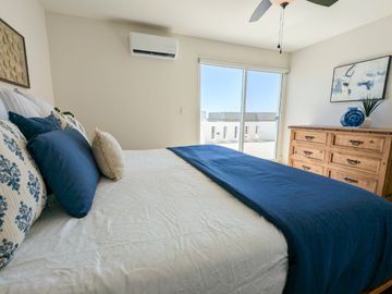 Casa Moderna en Ensenada con Impresionantes Vistas al Océano, a Solo Minutos de la Playa Arenosa