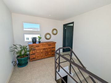 Casa Moderna en Ensenada con Impresionantes Vistas al Océano, a Solo Minutos de la Playa Arenosa