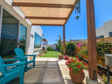 Casa Moderna en Ensenada con Impresionantes Vistas al Océano, a Solo Minutos de la Playa Arenosa