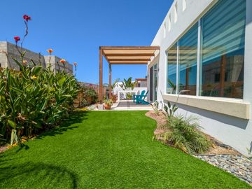 Casa Moderna en Ensenada con Impresionantes Vistas al Océano, a Solo Minutos de la Playa Arenosa
