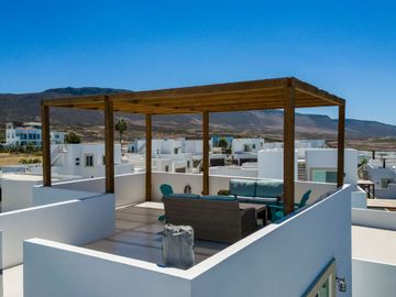 Casa Moderna en Ensenada con Impresionantes Vistas al Océano, a Solo Minutos de la Playa Arenosa