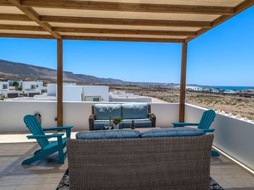 Casa Moderna en Ensenada con Impresionantes Vistas al Océano, a Solo Minutos de la Playa Arenosa