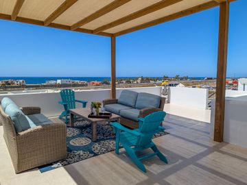 Casa Moderna en Ensenada con Impresionantes Vistas al Océano, a Solo Minutos de la Playa Arenosa