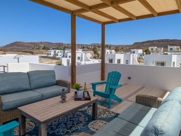 Casa Moderna en Ensenada con Impresionantes Vistas al Océano, a Solo Minutos de la Playa Arenosa