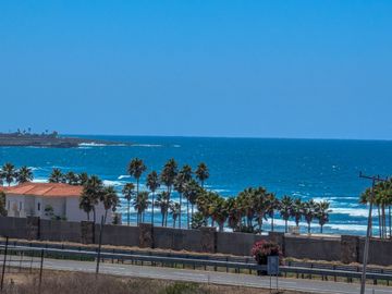 Casa Moderna en Ensenada con Impresionantes Vistas al Océano, a Solo Minutos de la Playa Arenosa