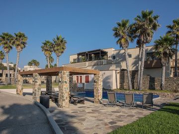 Casa Moderna en Ensenada con Impresionantes Vistas al Océano, a Solo Minutos de la Playa Arenosa