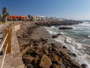 Casa Moderna en Ensenada con Impresionantes Vistas al Océano, a Solo Minutos de la Playa Arenosa