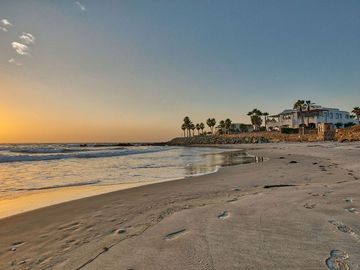Casa Moderna en Ensenada con Impresionantes Vistas al Océano, a Solo Minutos de la Playa Arenosa