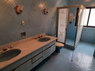RESIDENCIA EN VENTA A PASOS DEL PARQUE HUNDIDO
