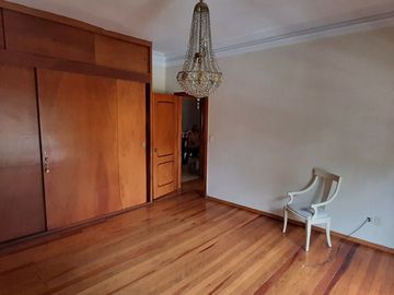 RESIDENCIA EN VENTA A PASOS DEL PARQUE HUNDIDO