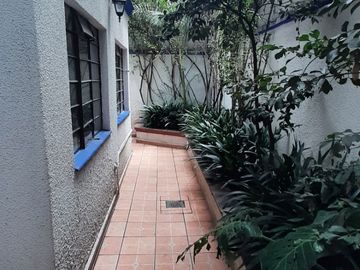 RESIDENCIA EN VENTA A PASOS DEL PARQUE HUNDIDO