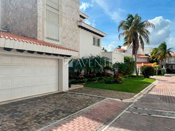 Casa en Venta, Zona Hotelera, Cancún, Benito Juarez, Quintana Roo.