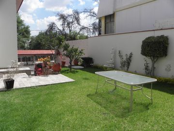 CIRCUITO POETAS, Circuito con La Mejor Plusvalía. Amplia Casa