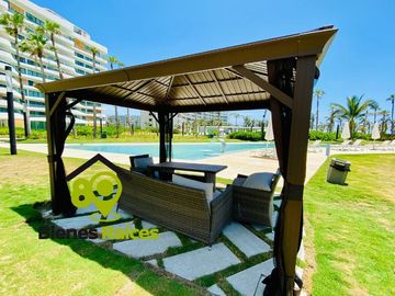 Depa CON PLAYA EN VENTA de 5 recámaras CON VISTA AL MAR