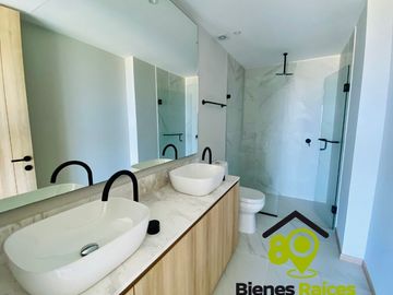 Depa CON PLAYA EN VENTA de 5 recámaras CON VISTA AL MAR