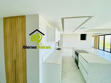 Depa CON PLAYA EN VENTA de 5 recámaras CON VISTA AL MAR