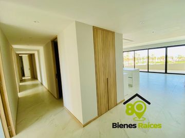 Depa CON PLAYA EN VENTA de 5 recámaras CON VISTA AL MAR