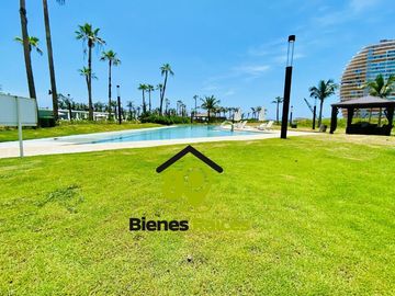 Depa CON PLAYA EN VENTA de 5 recámaras CON VISTA AL MAR