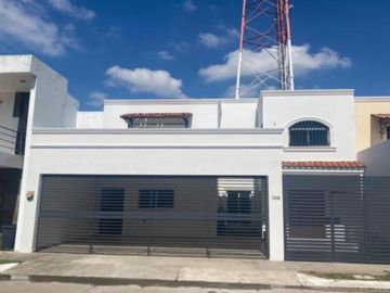 Casa en venta. Fraccionamiento Montecarlo, Villahermosa. Tabasco