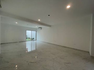 Casa en venta. Fraccionamiento Montecarlo, Villahermosa. Tabasco