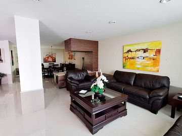 Casa en venta en Zona Plateada, con cinco habitaciones.