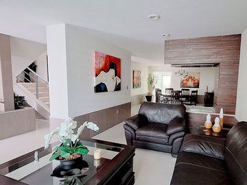 Casa en venta en Zona Plateada, con cinco habitaciones.