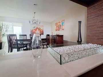 Casa en venta en Zona Plateada, con cinco habitaciones.
